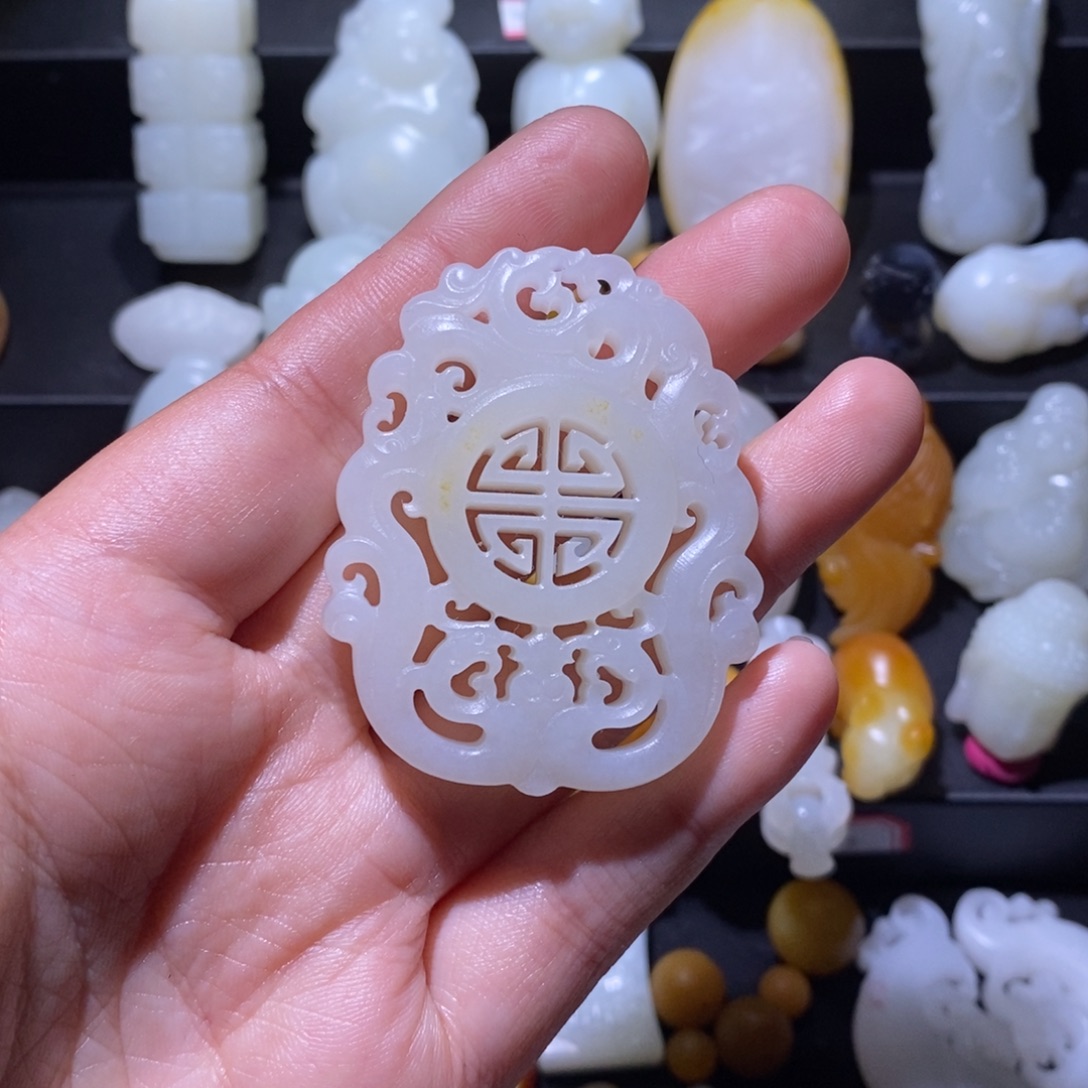 和田玉未镶嵌颈饰