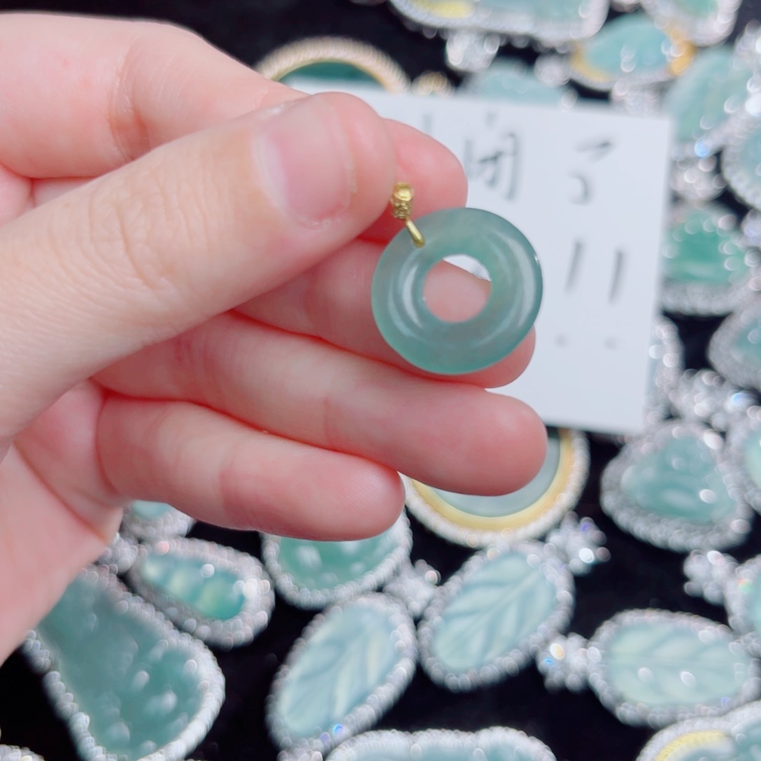 翡翠颈饰18K金镶嵌甜甜圈