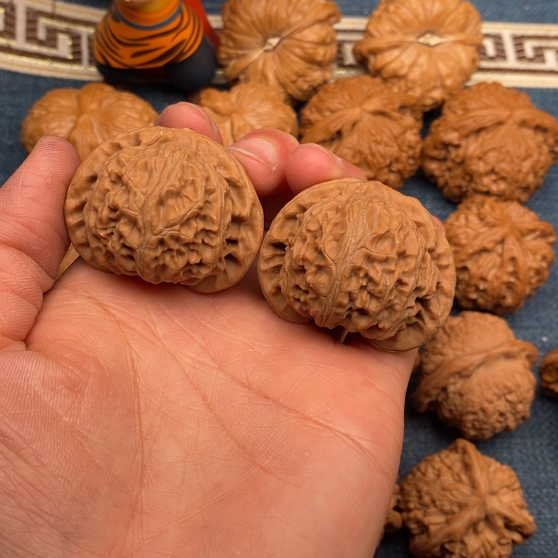 文玩核桃把件二****伴40全品宫灯