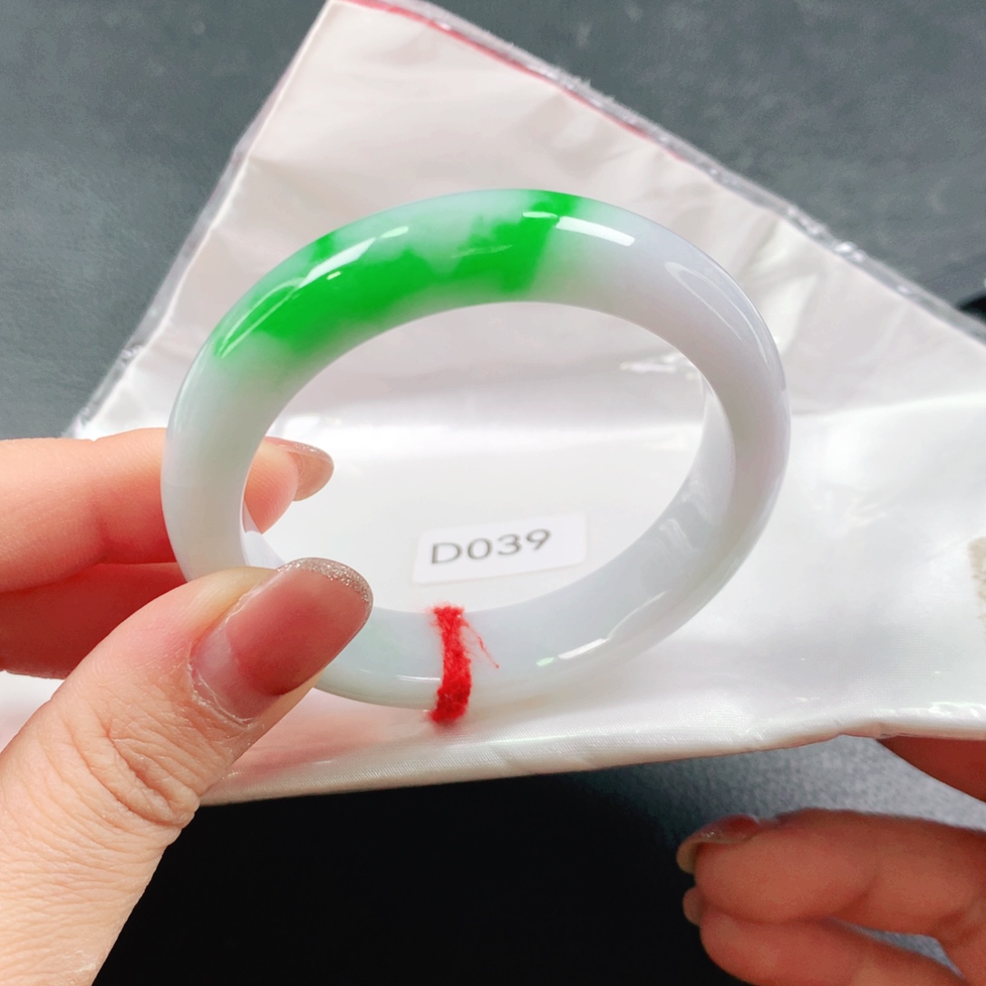 翡翠未镶嵌手镯半山水 03