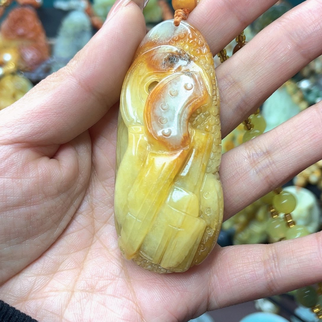 蛇纹石玉颈饰未镶嵌