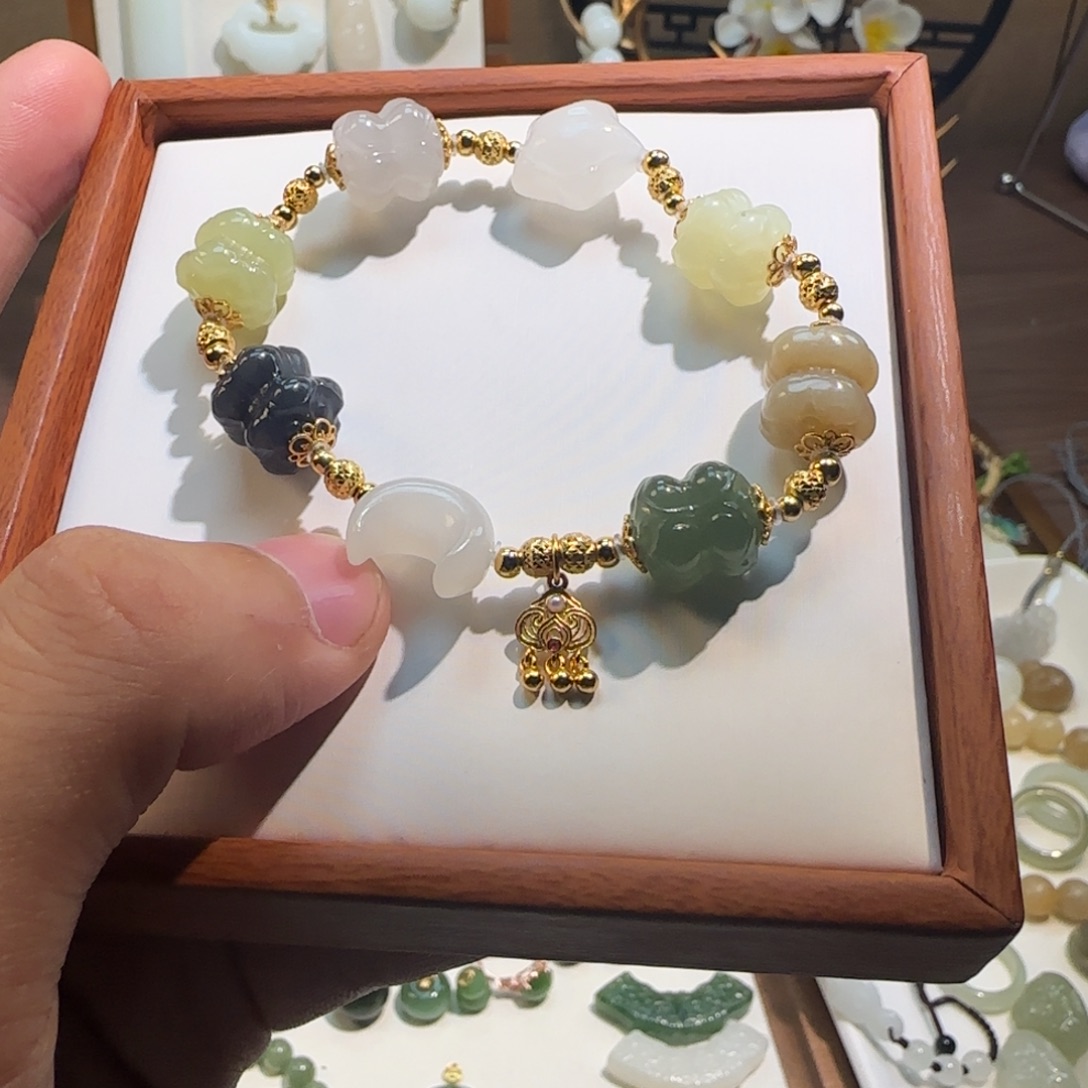 T***8和田玉银S925镶嵌手链