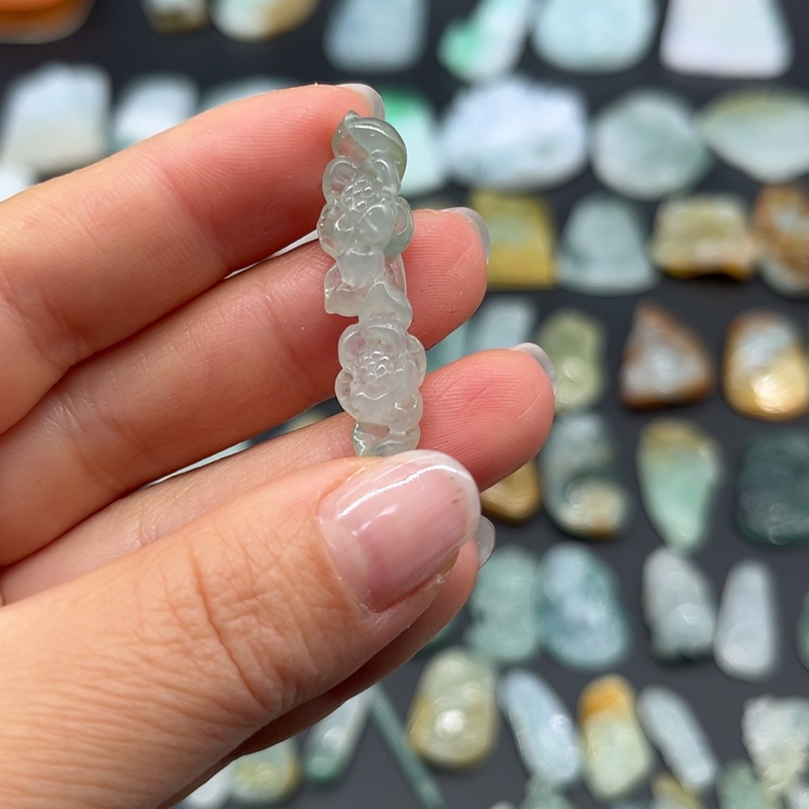 【闪购商品】翡翠颈饰未镶嵌并蒂莲