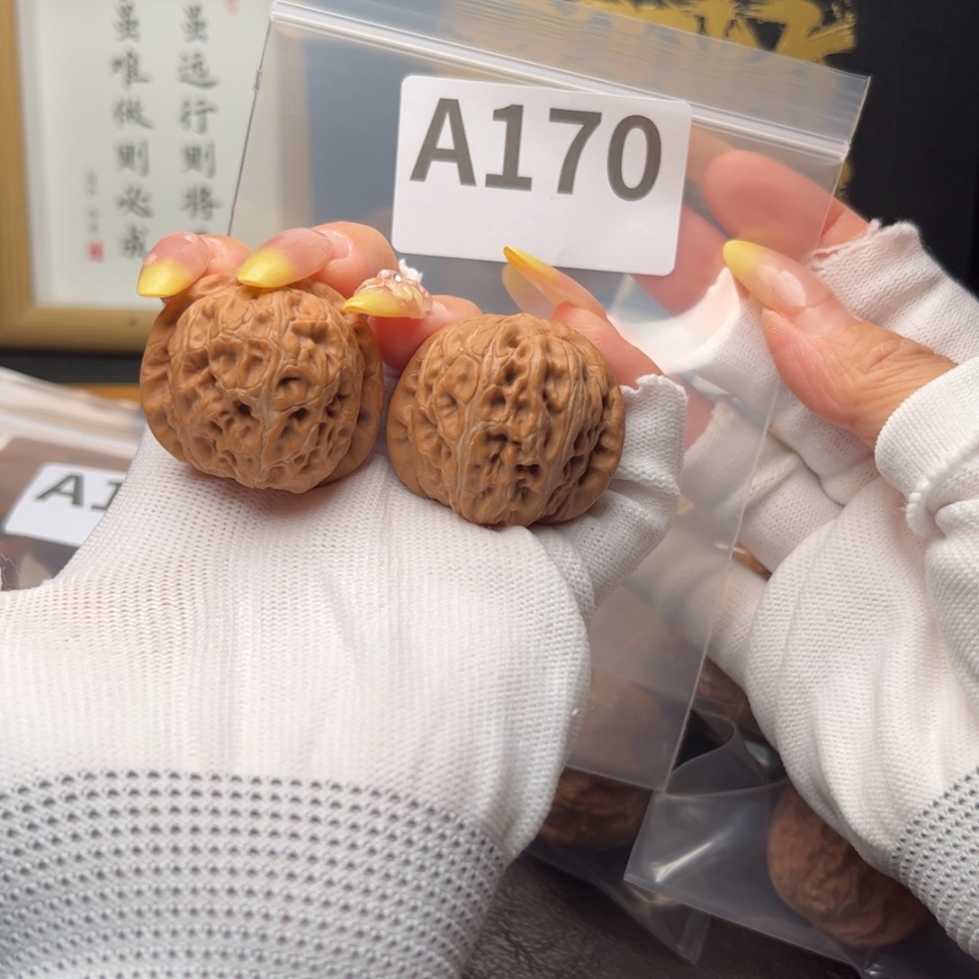 文玩核桃把件38元宝a170