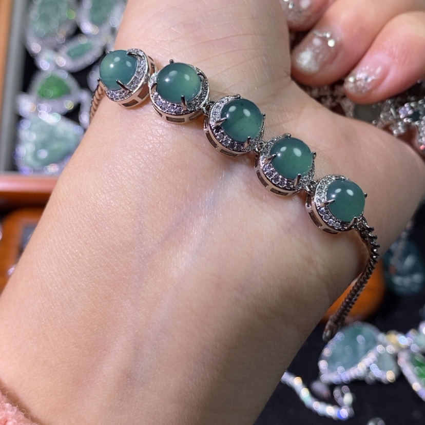 【闪购商品】翡翠颈饰未镶嵌种****?天然