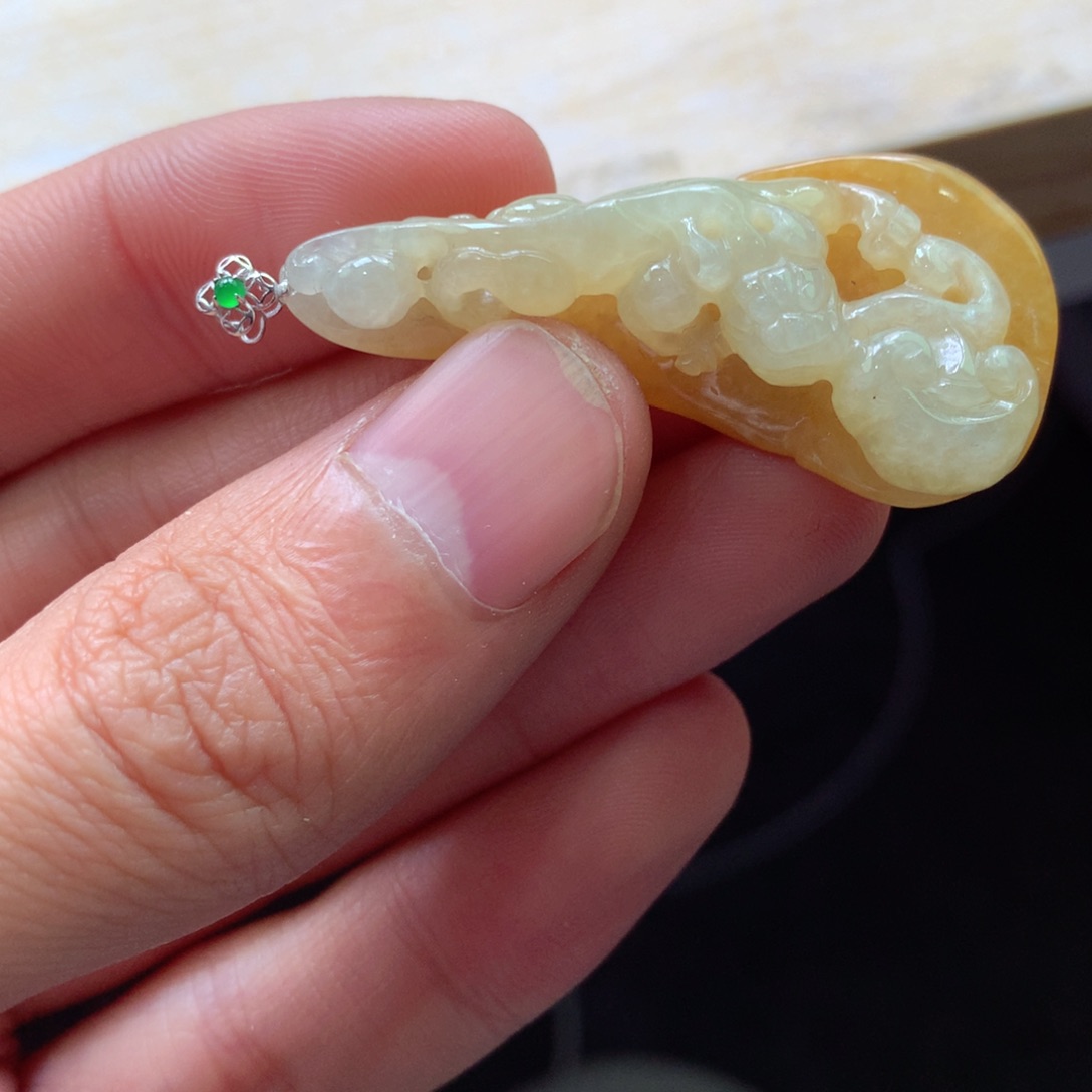 翡翠颈饰18K金镶嵌吊坠