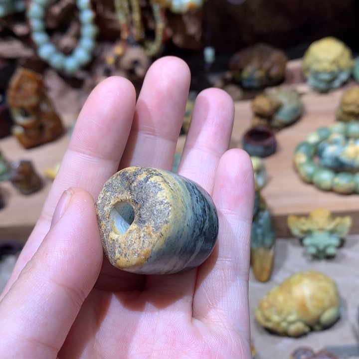 未镶嵌岫岩河磨玉（透闪石质玉）挂件