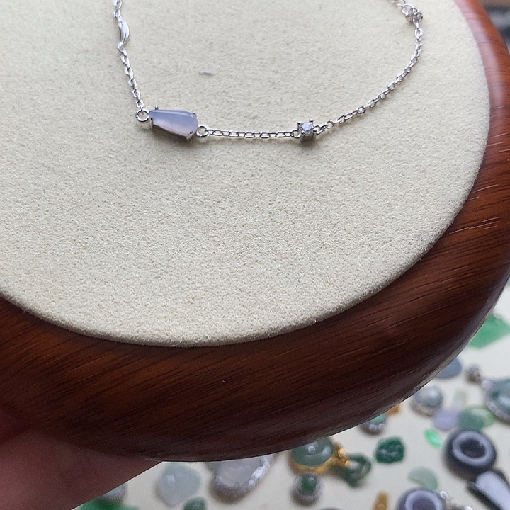 翡翠颈饰未镶嵌手链