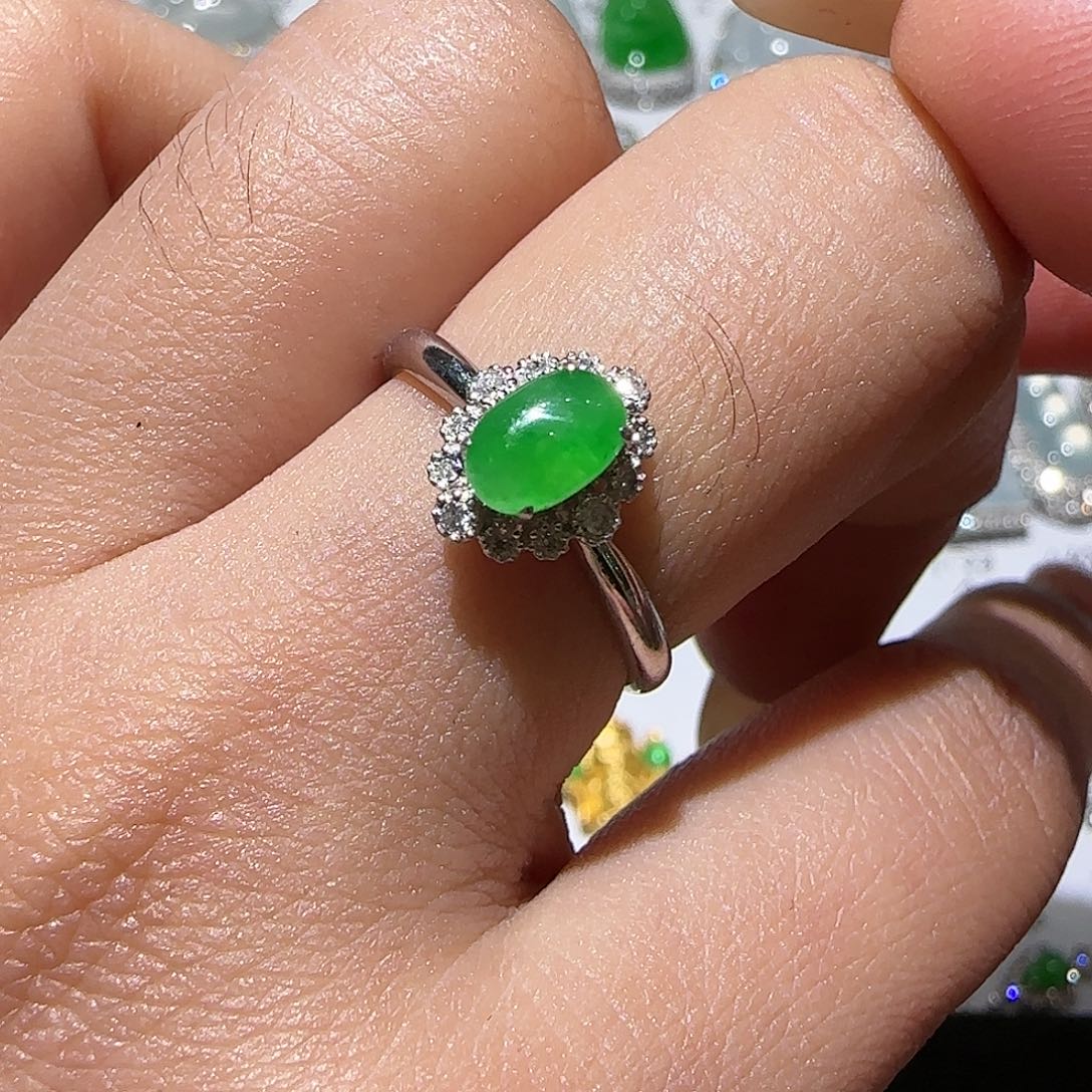 【闪购商品】18K金镶嵌戒指翡翠天然