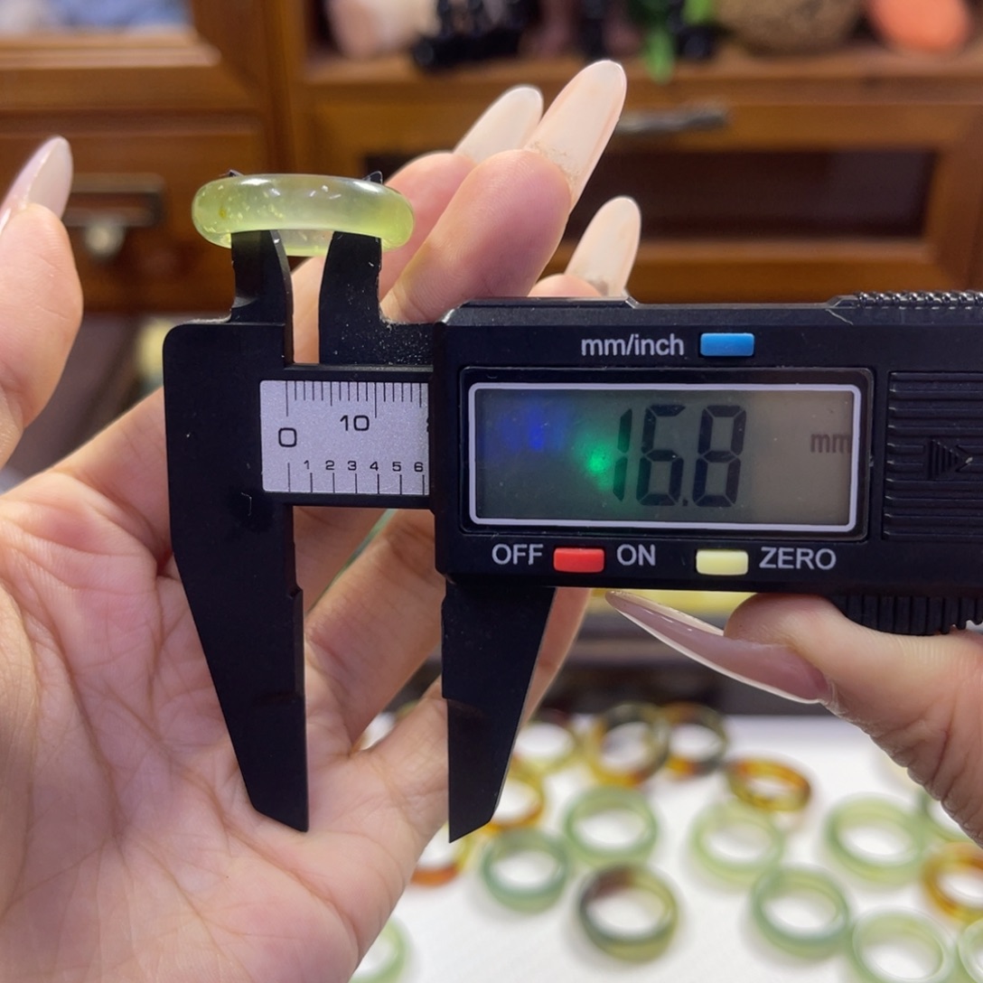 蛇纹石玉未镶嵌手镯132