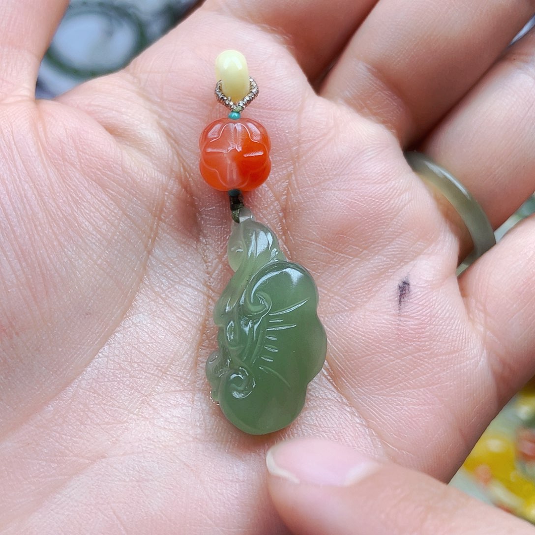 南红玛瑙挂件未镶嵌订制