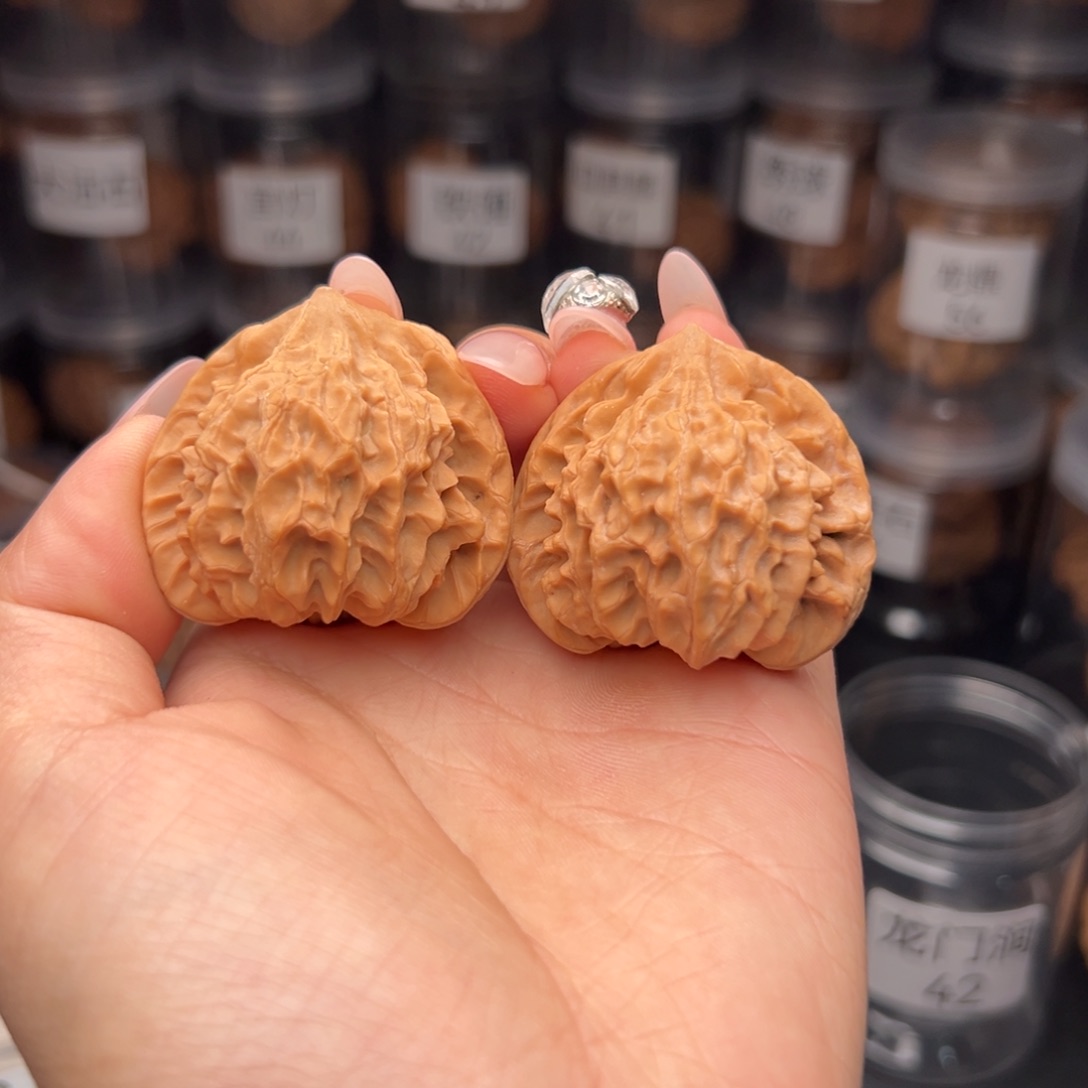 文玩核桃吊坠阿****奶龙门