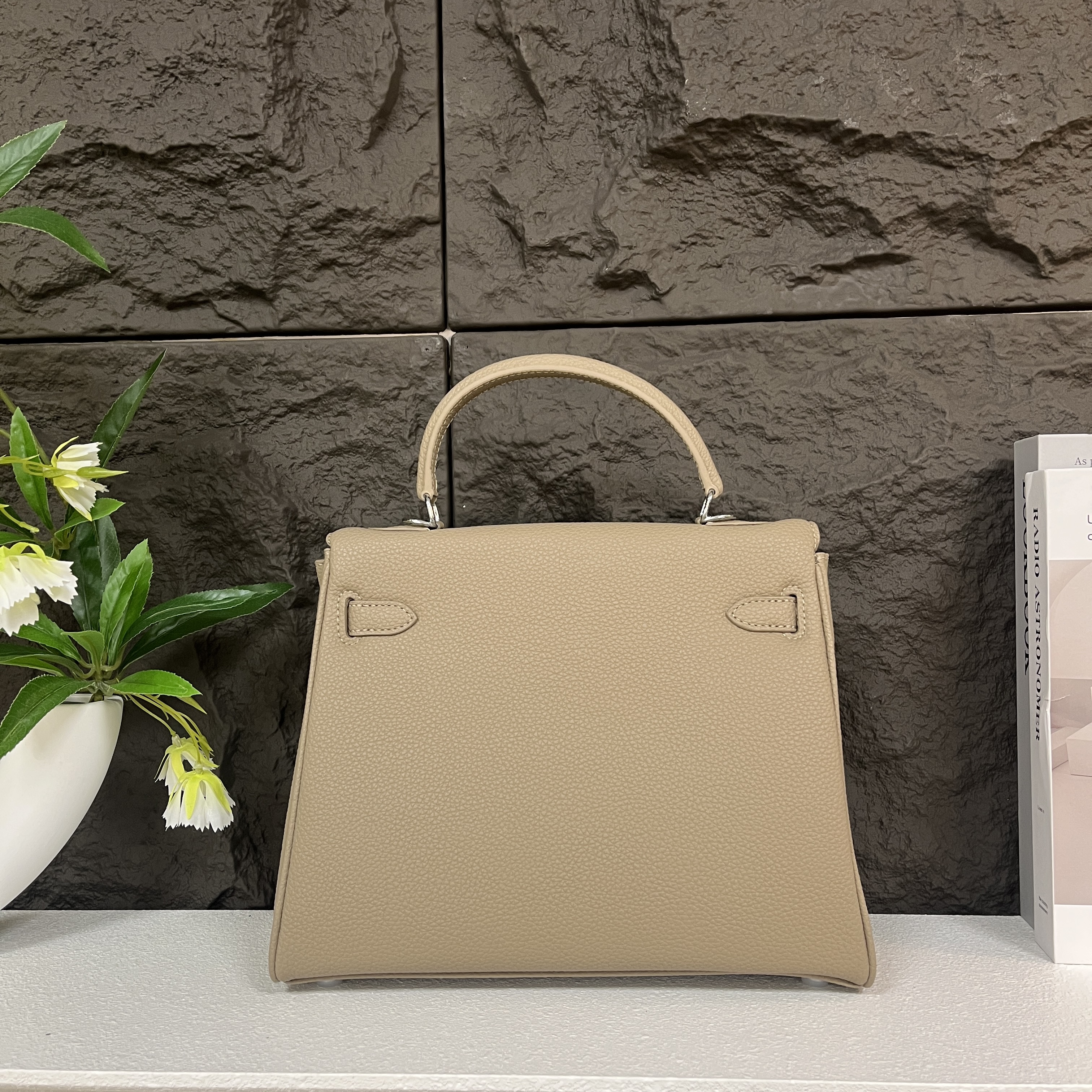 【009】28*12*21潮流新款单肩斜挎包