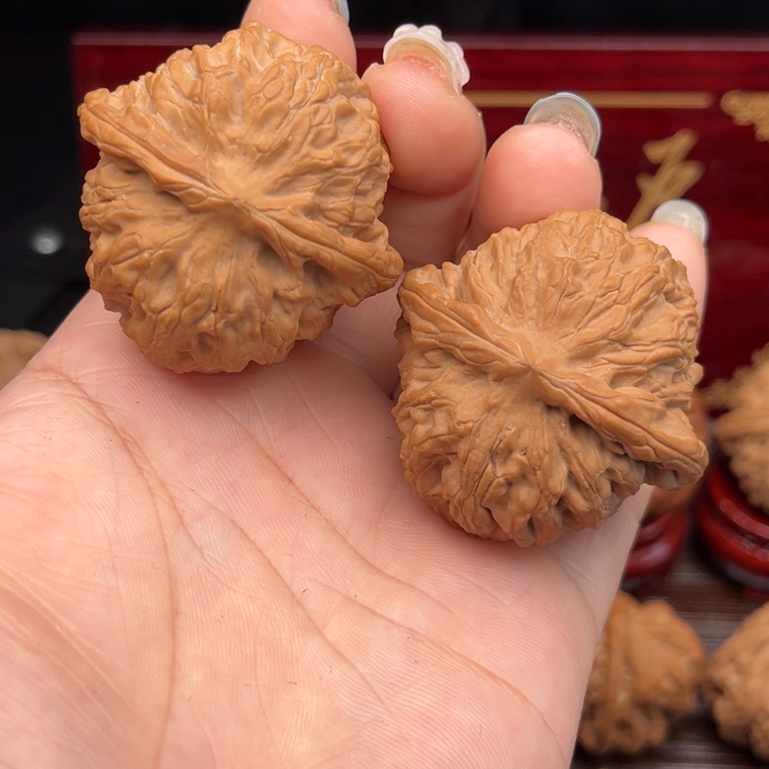 文玩核桃吊坠龙脉