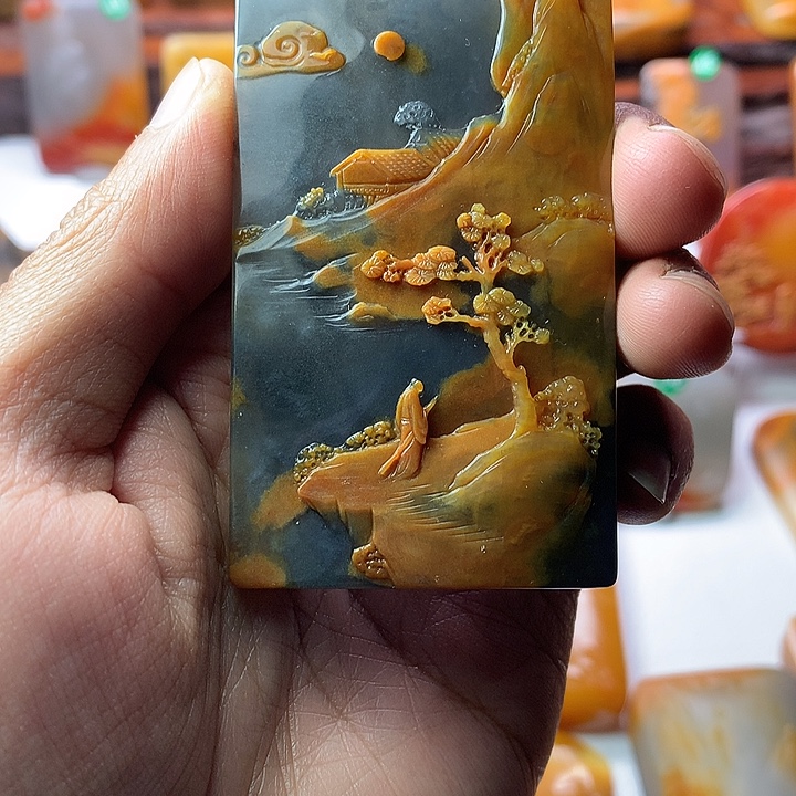 石英质玉（黄龙玉）未镶嵌颈饰