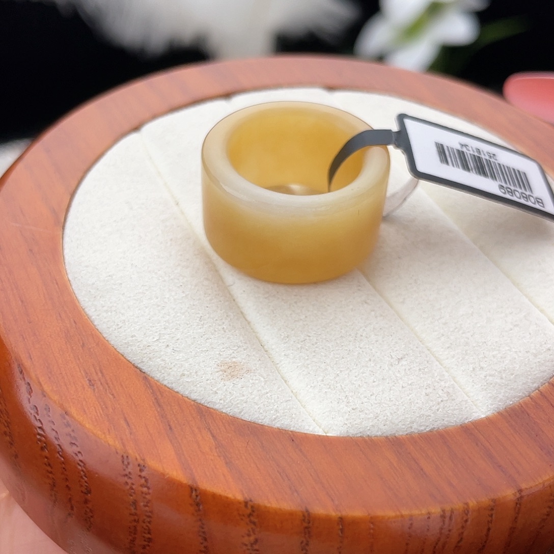 和田玉未镶嵌戒指l11。金橙圆切。17.5。