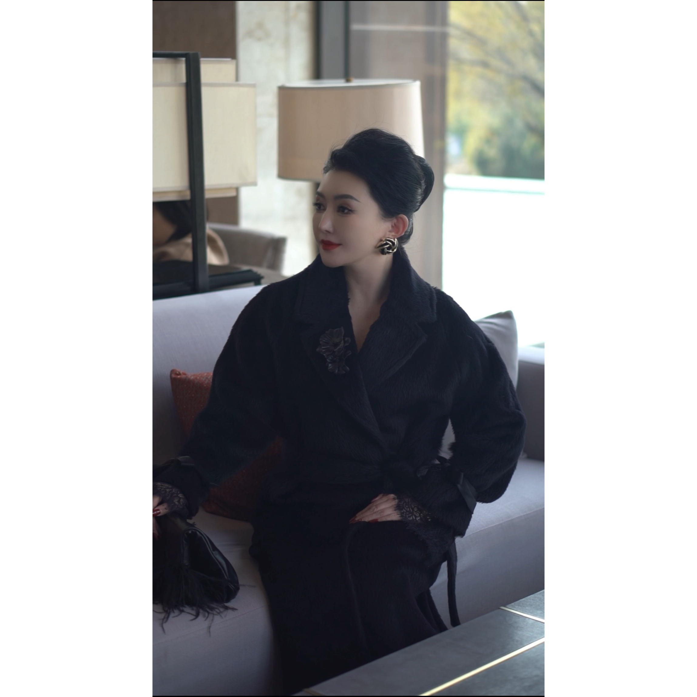 芈莱尤优—经典羊驼绒蕾丝袖大衣F22—612