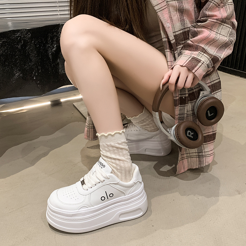 明星同款软皮厚底内增高板鞋女2025秋季新款小个子轻便百搭小白鞋