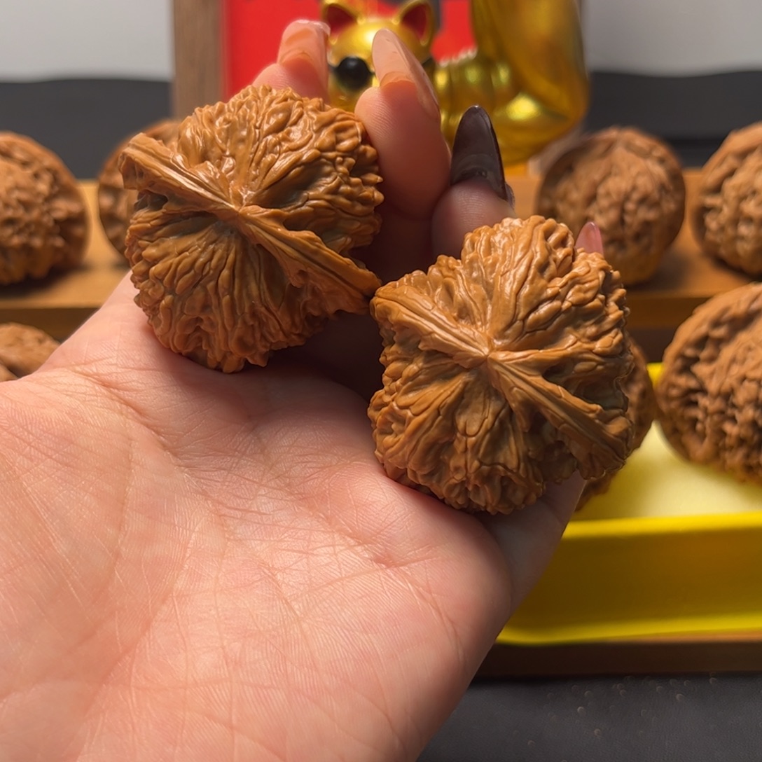 文玩核桃吊坠白狮子44