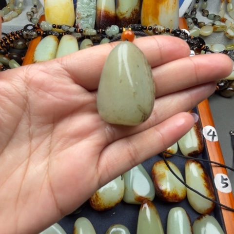 和田玉颈饰未镶嵌