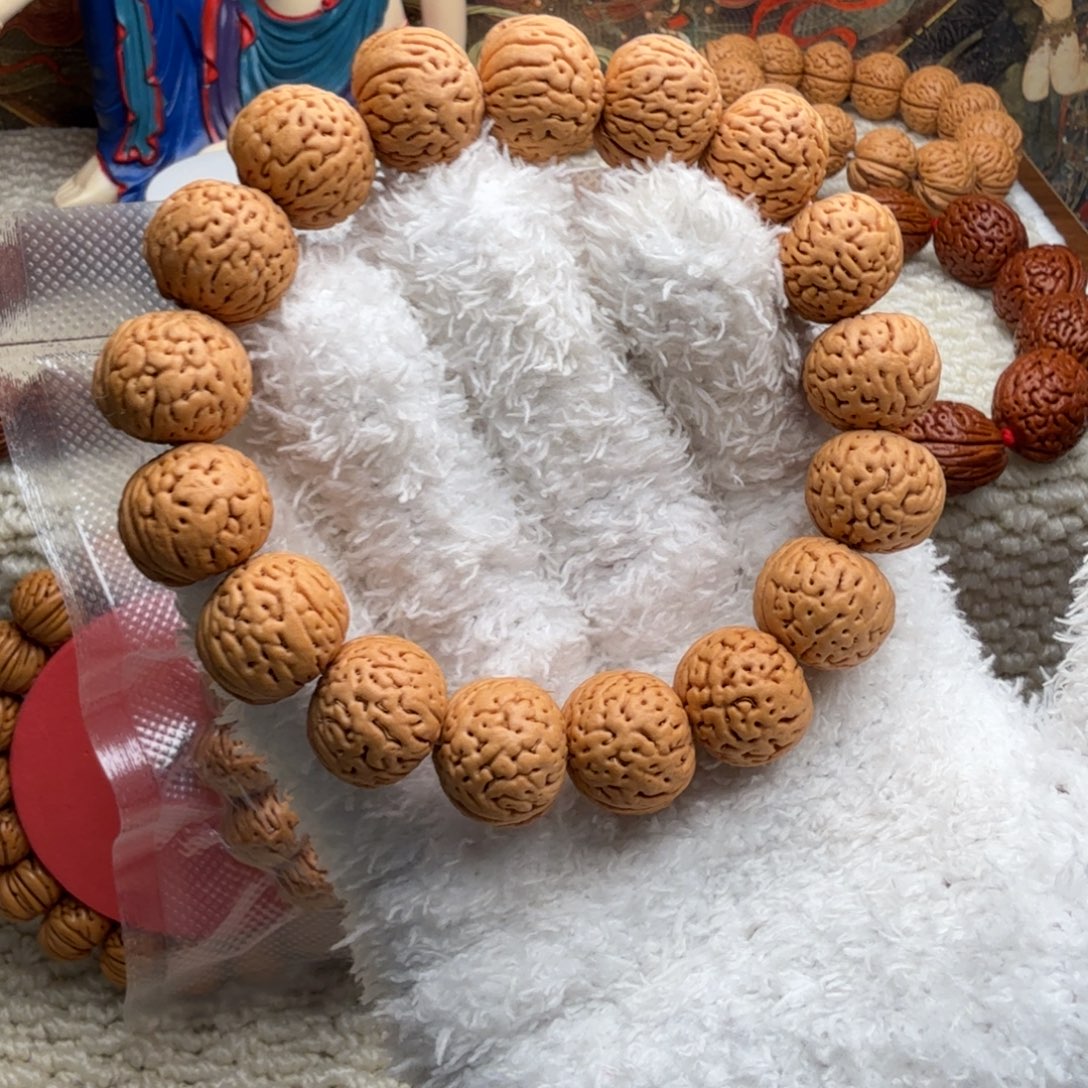 笑***.吊坠桃核南瓜手串