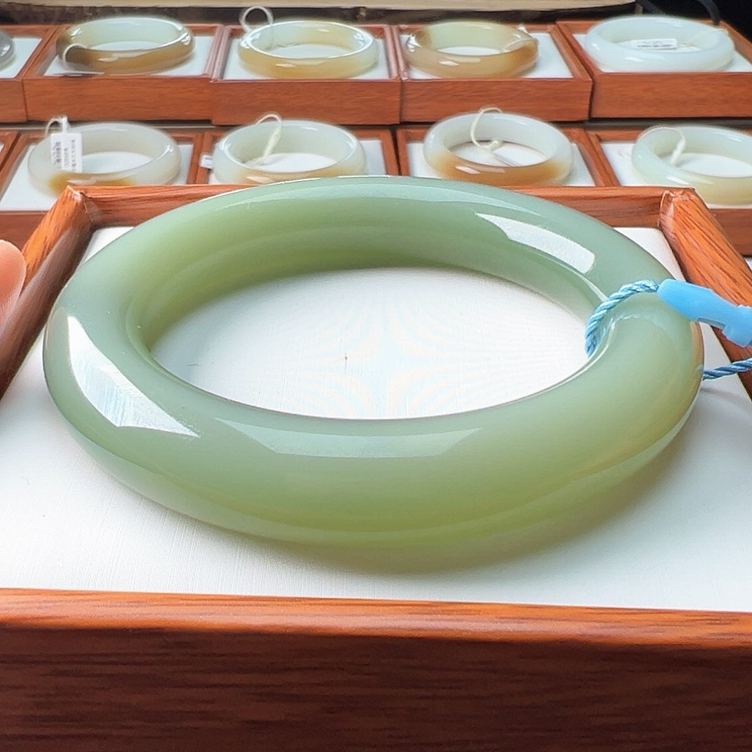 和田玉手镯（圆镯）未镶嵌