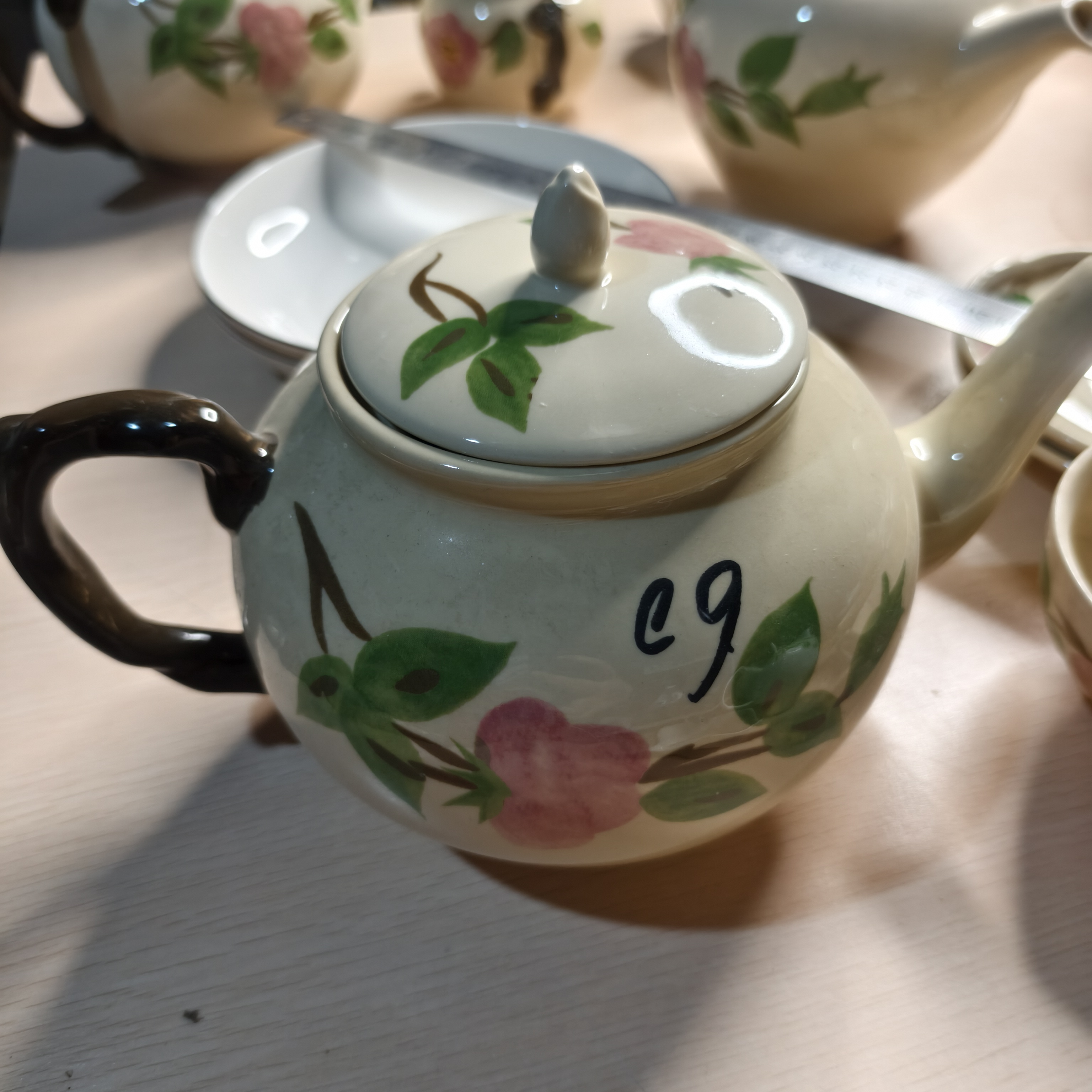 皇瓷小红花咖啡壶 一个 瑕疵明显（09）