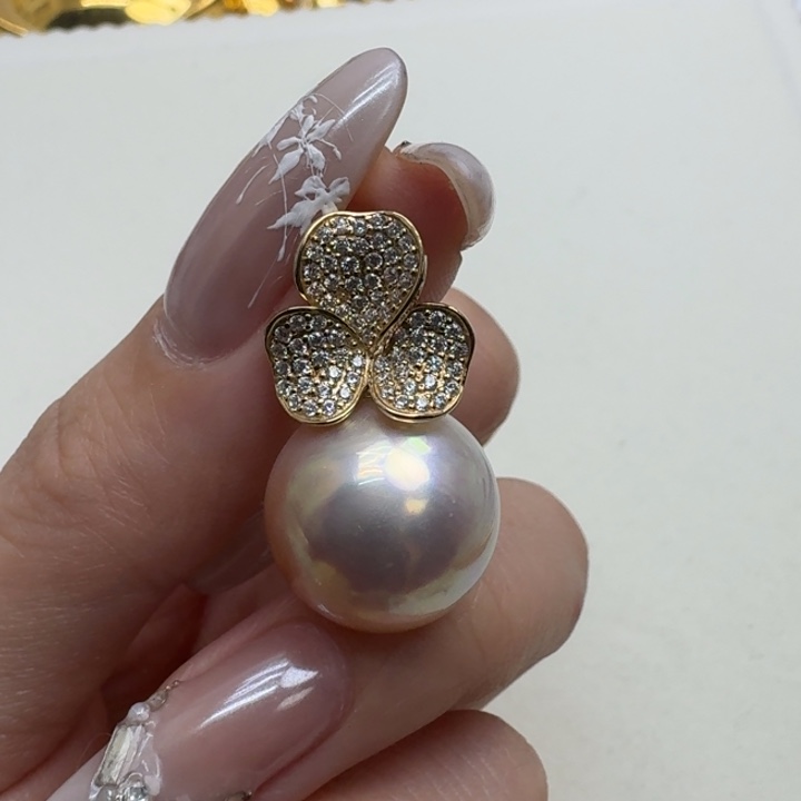 18K金镶嵌拼合珍珠（马贝珠）颈饰