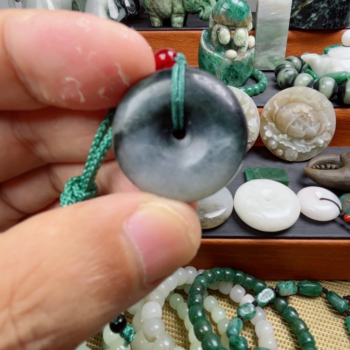 独山玉未镶嵌珠宝半成品