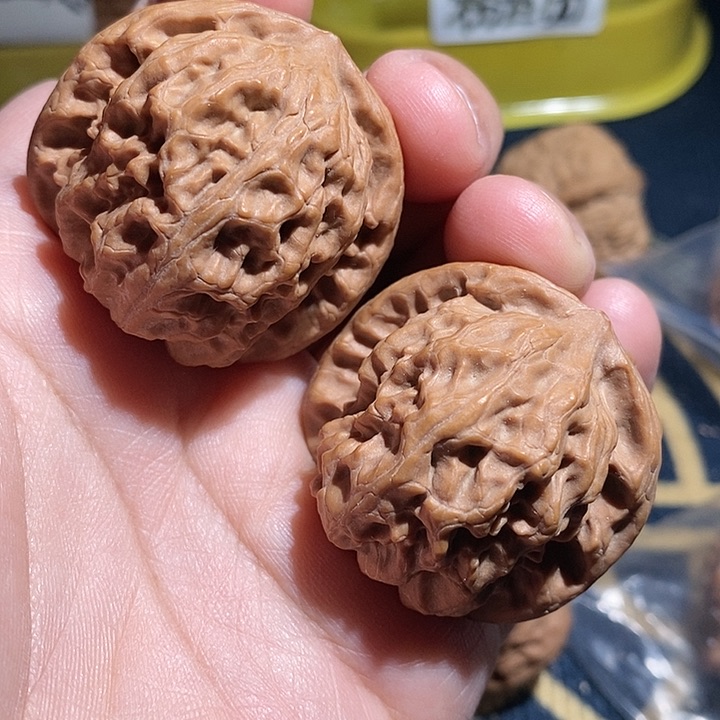 【闪购商品】文玩核桃吊坠野狼