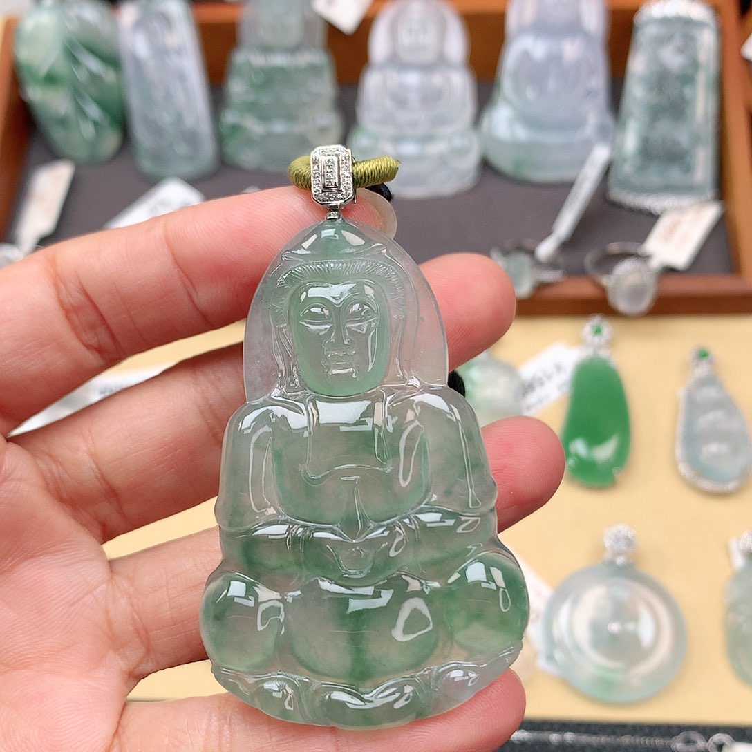 翡翠颈饰18K金镶嵌观音