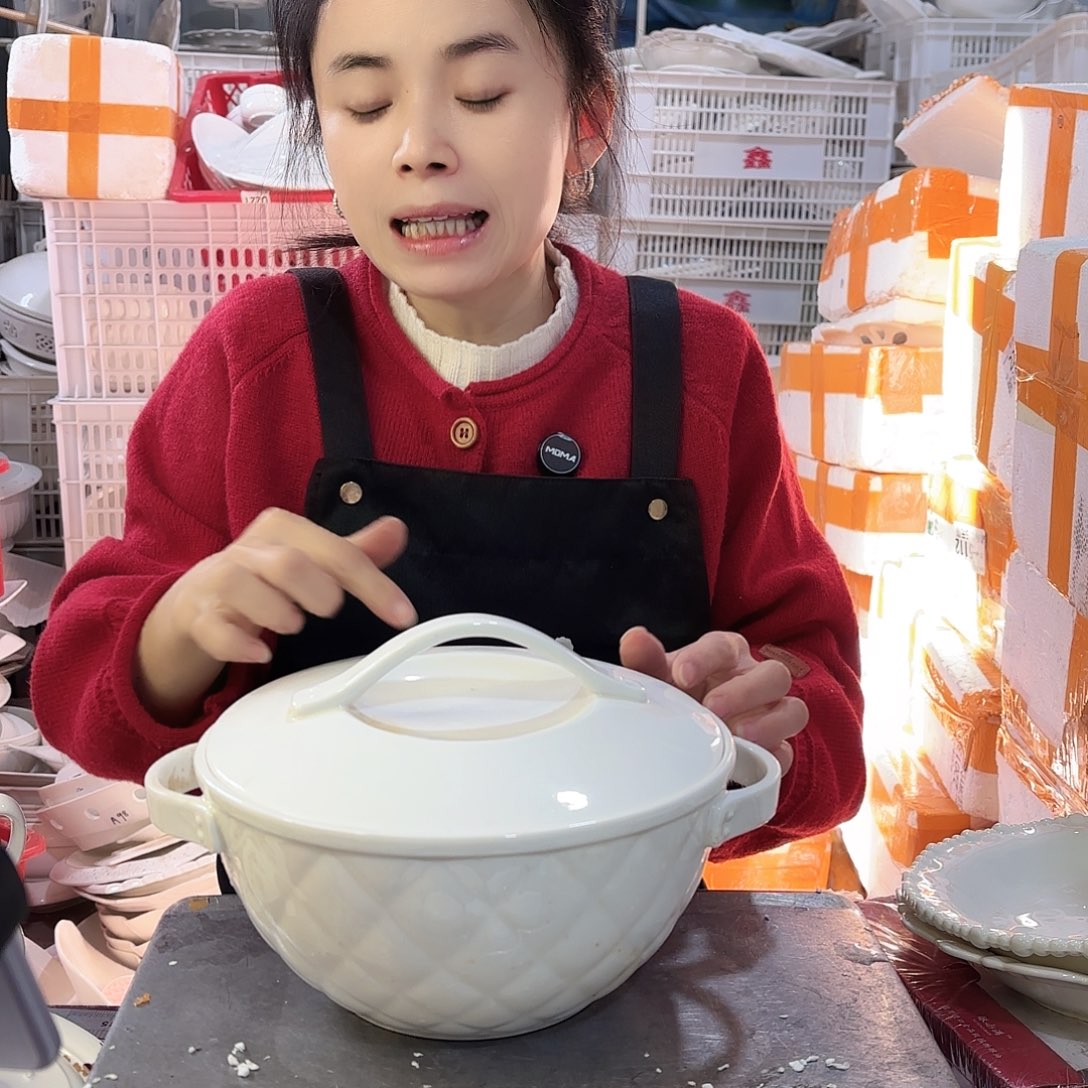 盘微瑕产品………菠萝包盖子不严实一个