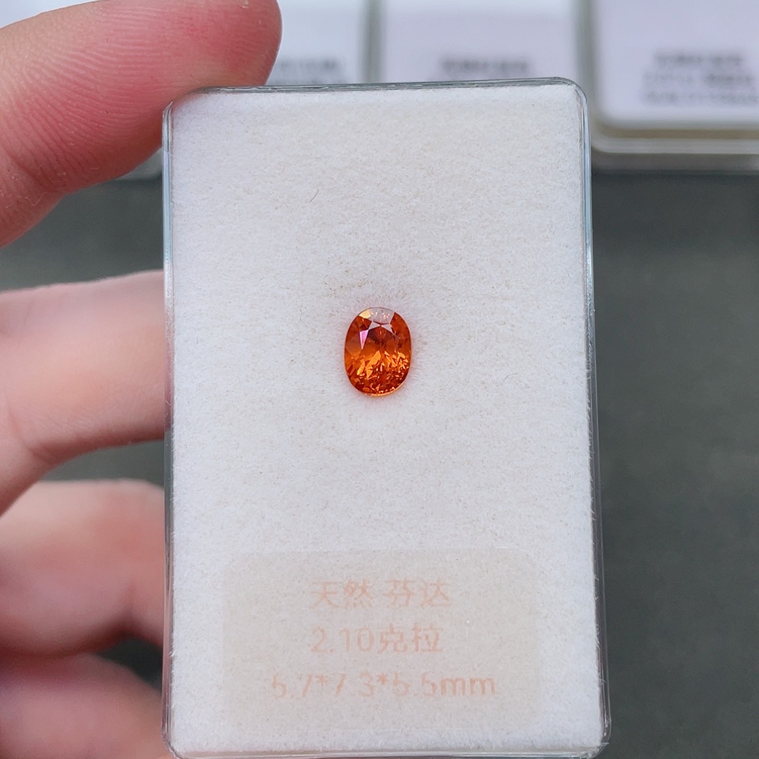 石榴石（芬达石）裸石未镶嵌2.1克拉