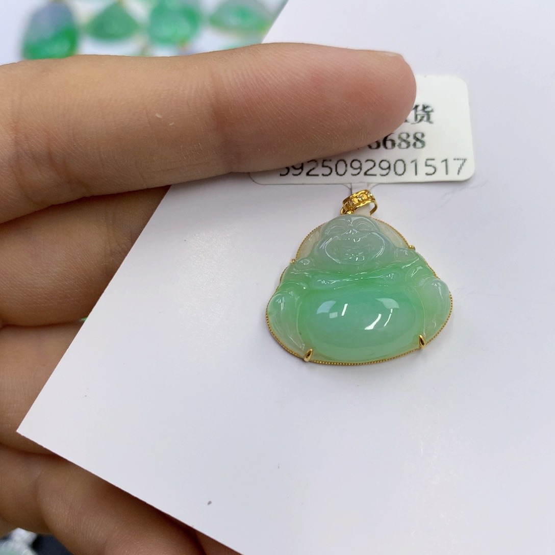 翡翠18K金镶嵌颈饰翡翠