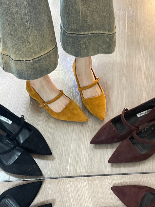 法式小众设计感一字扣带尖头单鞋女2025早秋新款复古低跟浅口女鞋