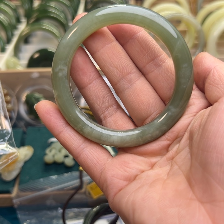 和田玉手镯未镶嵌56.4圈围0043