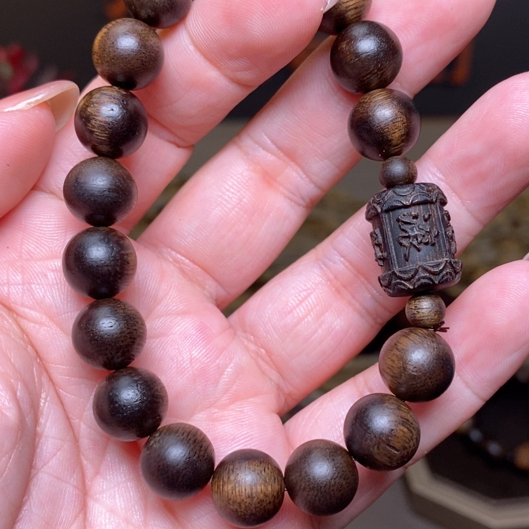 沉香手串黑土沉香1.0➕白棋沉香木雕