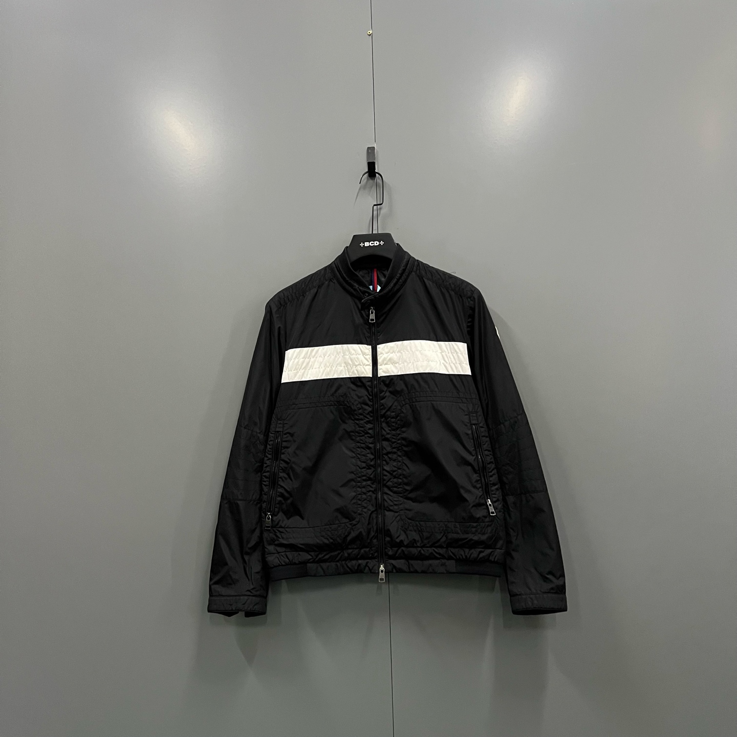 99新 MONCLER jp1231 蒙口 拼色立领拉链外套 2码 206578