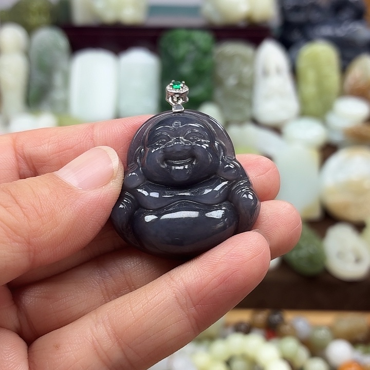 清***在和田玉未镶嵌颈饰