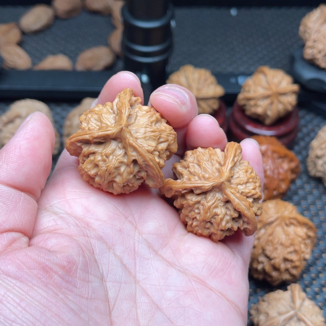 文玩核桃吊坠ㅤ***ㅤ盘山三棱