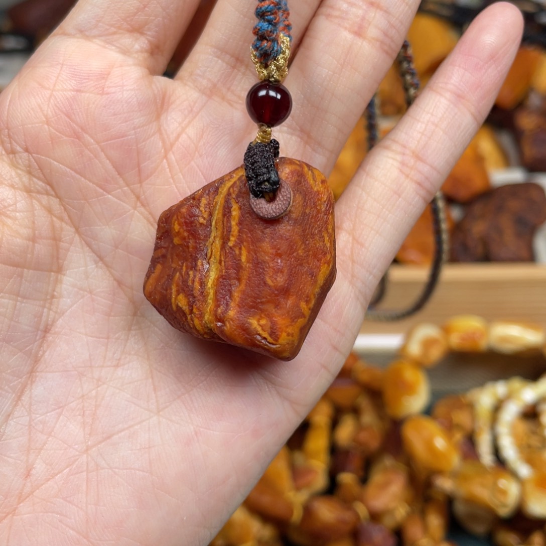 琥珀珠宝奇石未镶嵌