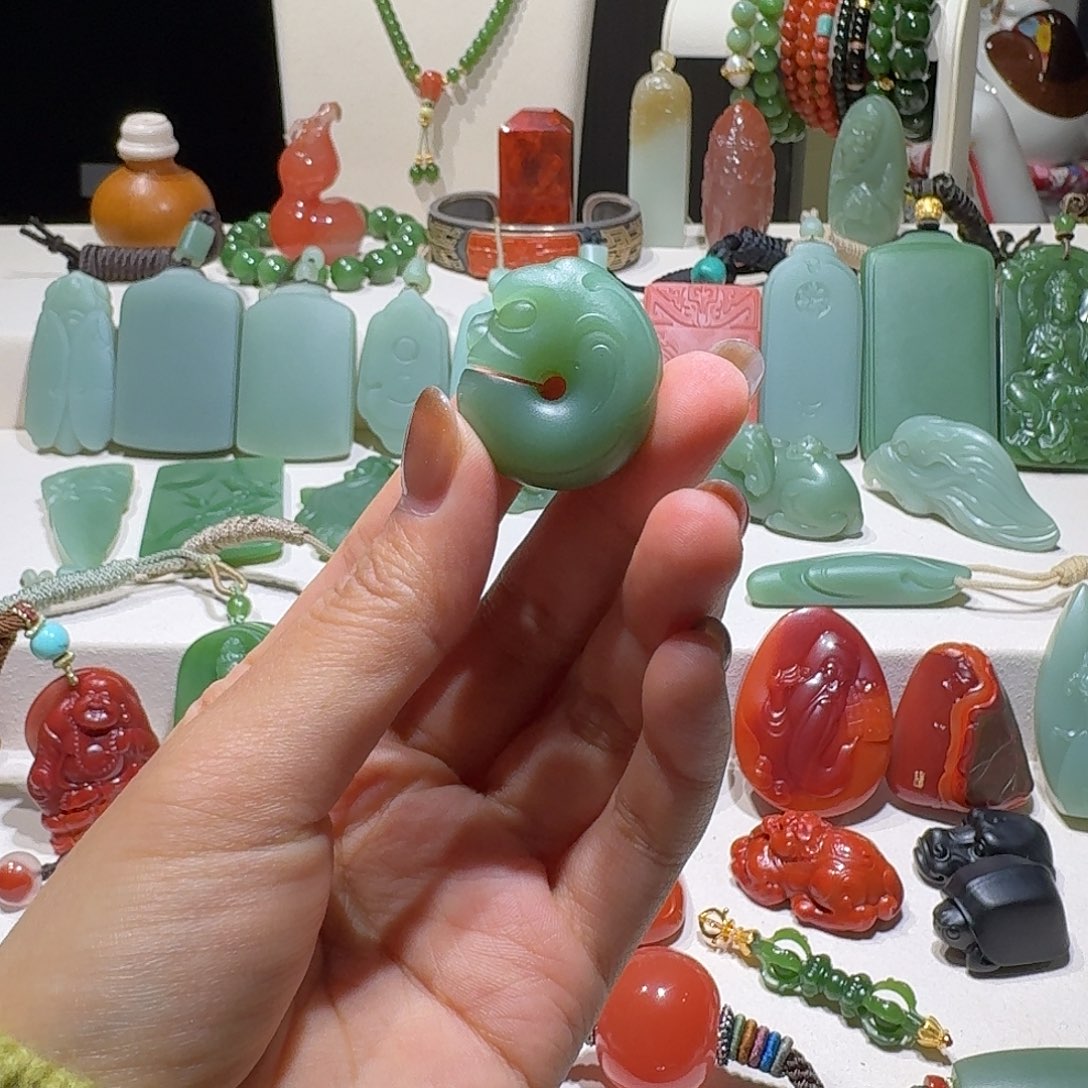 ㅤ***万和田玉未镶嵌吊坠(不含链)玉猪龙