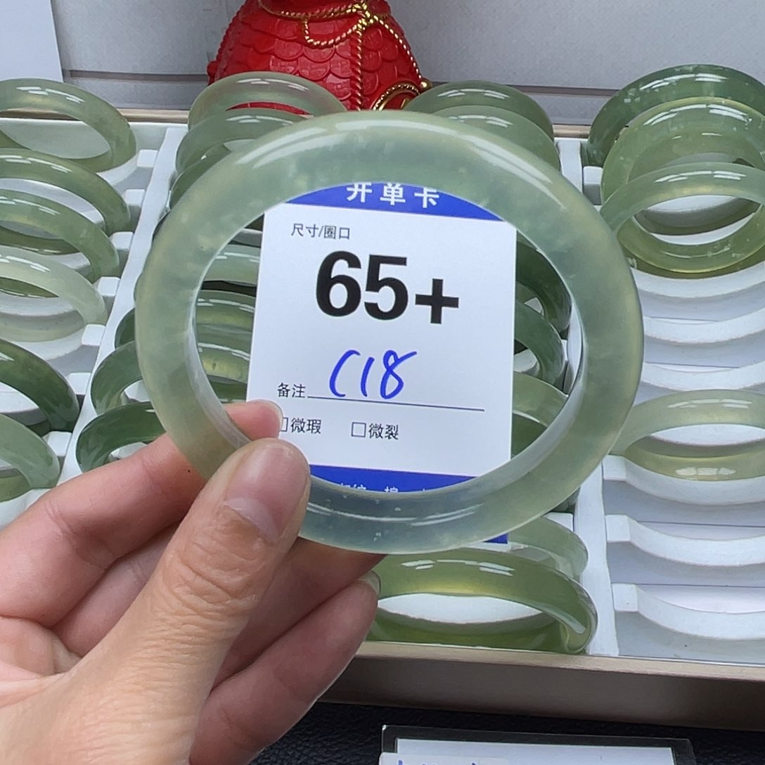 蛇纹石玉手镯未镶嵌