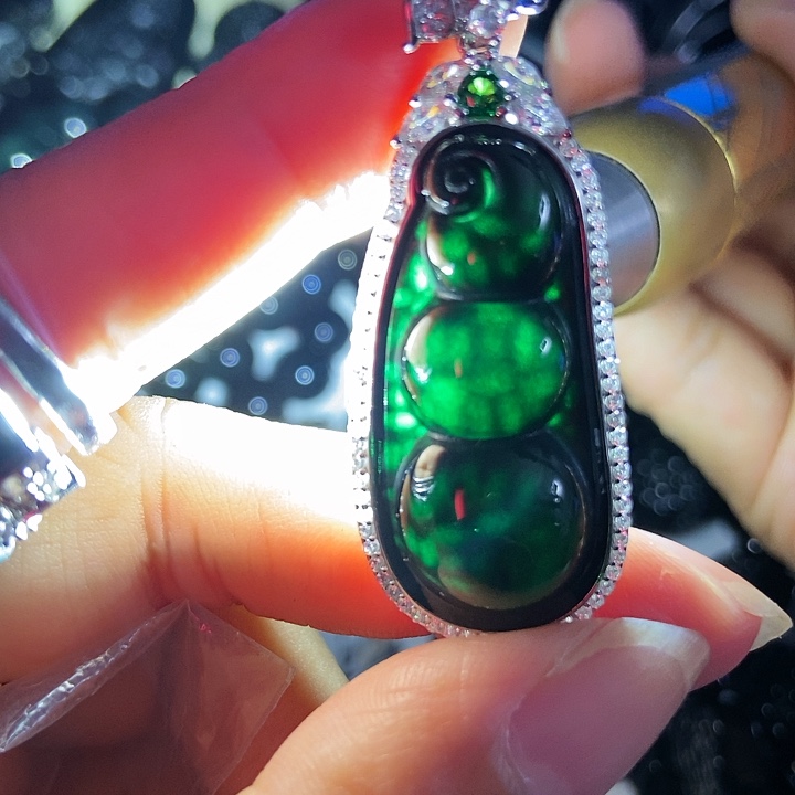 翡翠银S925镶嵌颈饰豆子