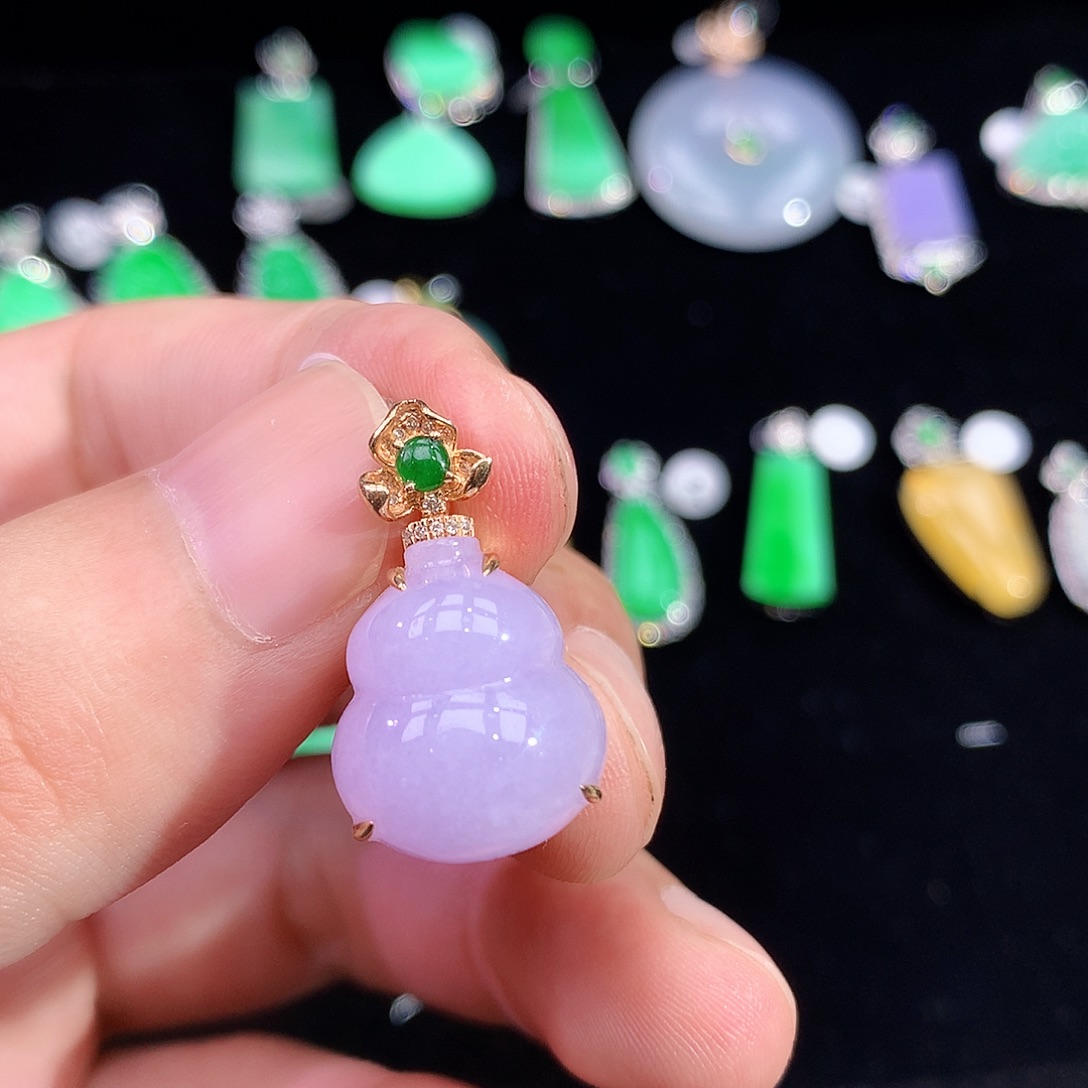 颈饰18K金镶嵌翡翠