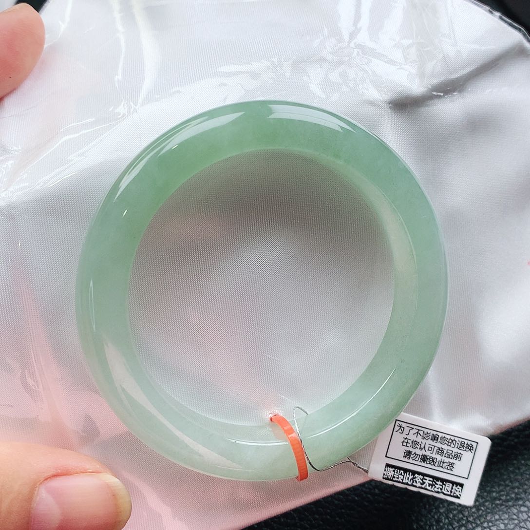 翡翠手镯未镶嵌天然翡翠手镯