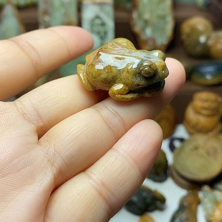 颈饰未镶嵌岫岩河磨玉（透闪石质玉）