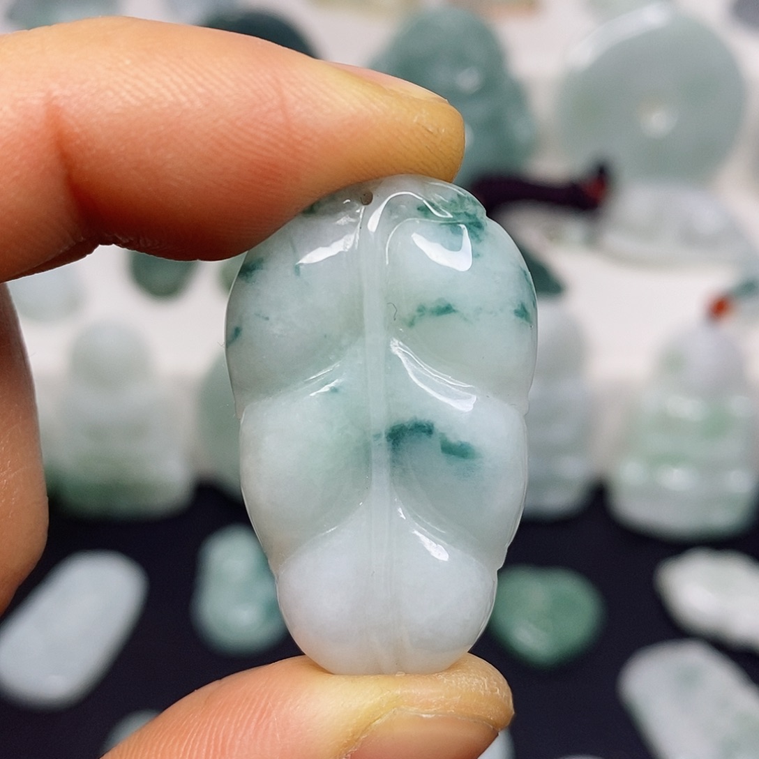 翡翠颈饰未镶嵌吊坠