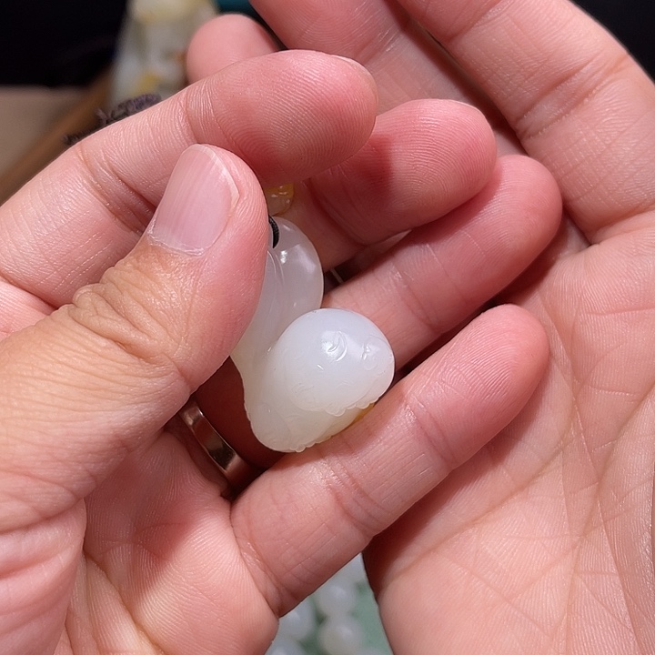 吉***意和田玉未镶嵌颈饰