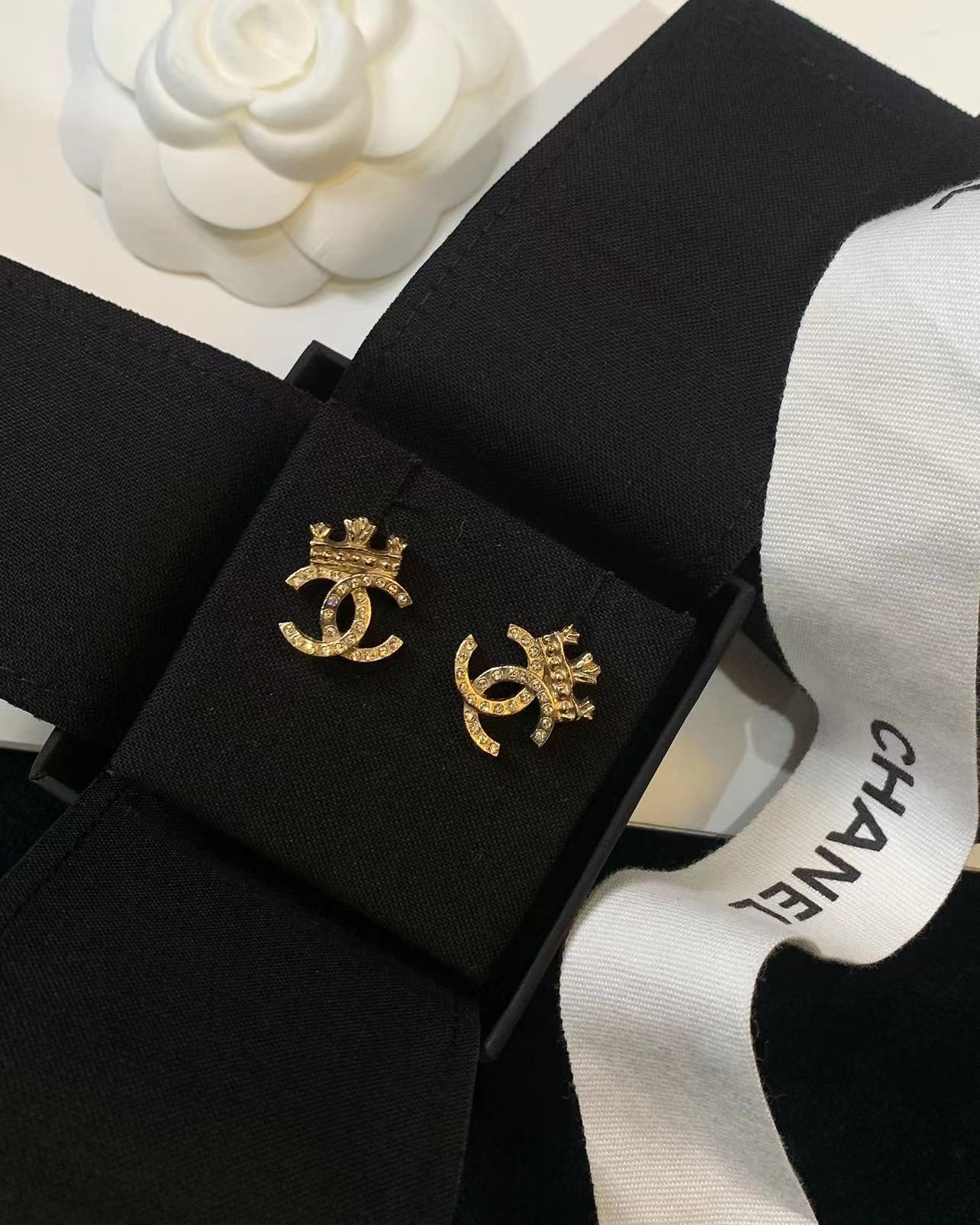 95新 Chanel/香奈儿 金色双c皇冠满钻耳钉 18251069